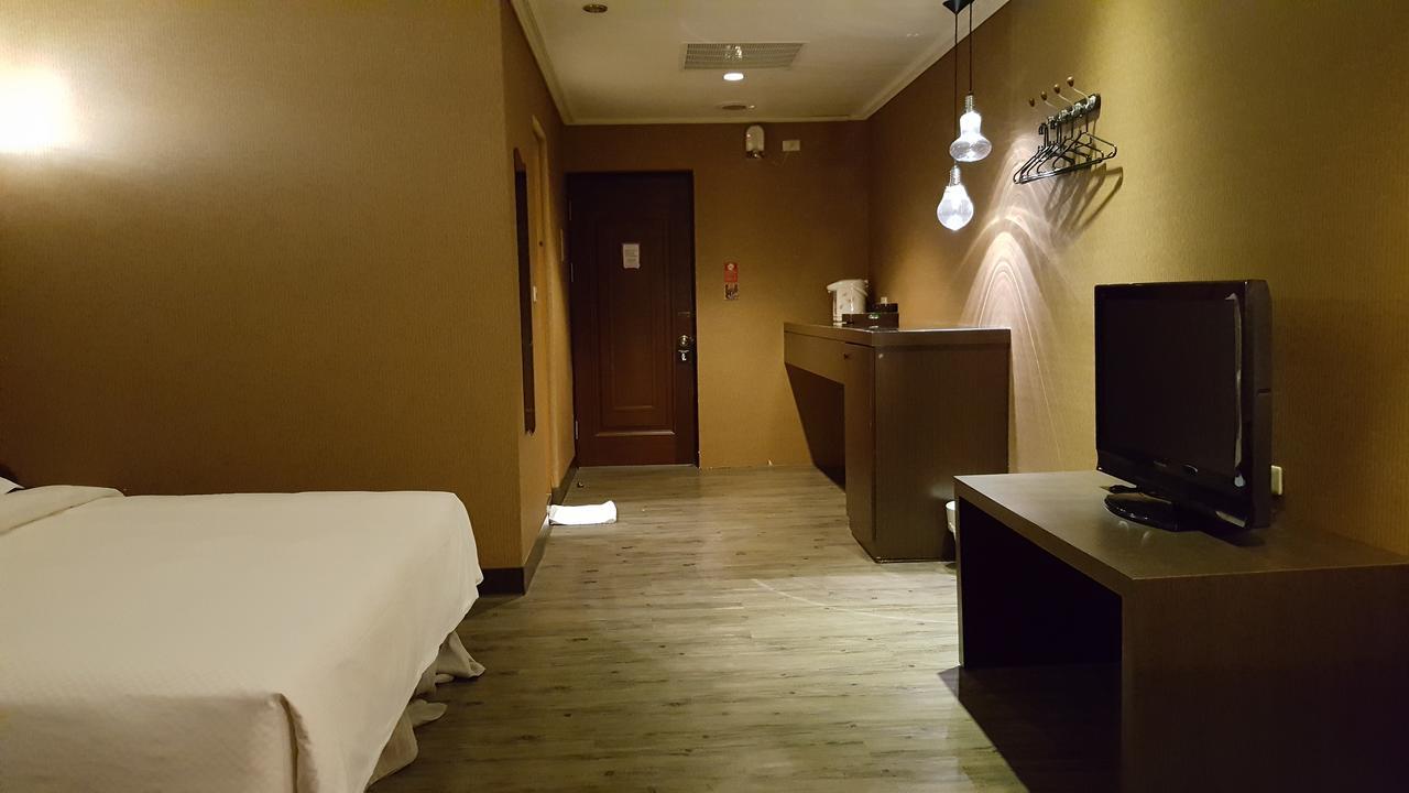 The Riverside Hotel & Motel Гаосюн Экстерьер фото