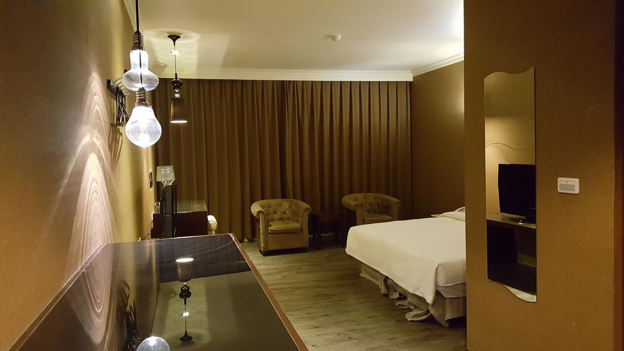 The Riverside Hotel & Motel Гаосюн Экстерьер фото
