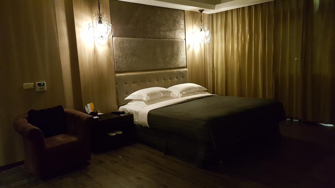 The Riverside Hotel & Motel Гаосюн Экстерьер фото