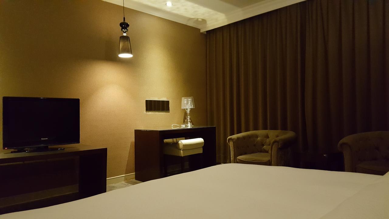 The Riverside Hotel & Motel Гаосюн Экстерьер фото