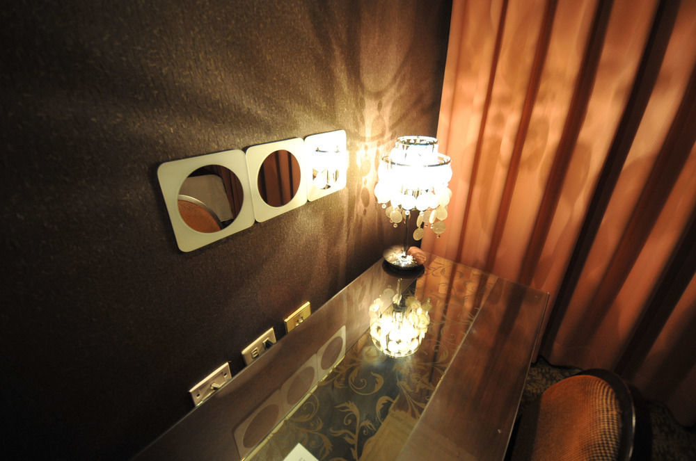 The Riverside Hotel & Motel Гаосюн Экстерьер фото
