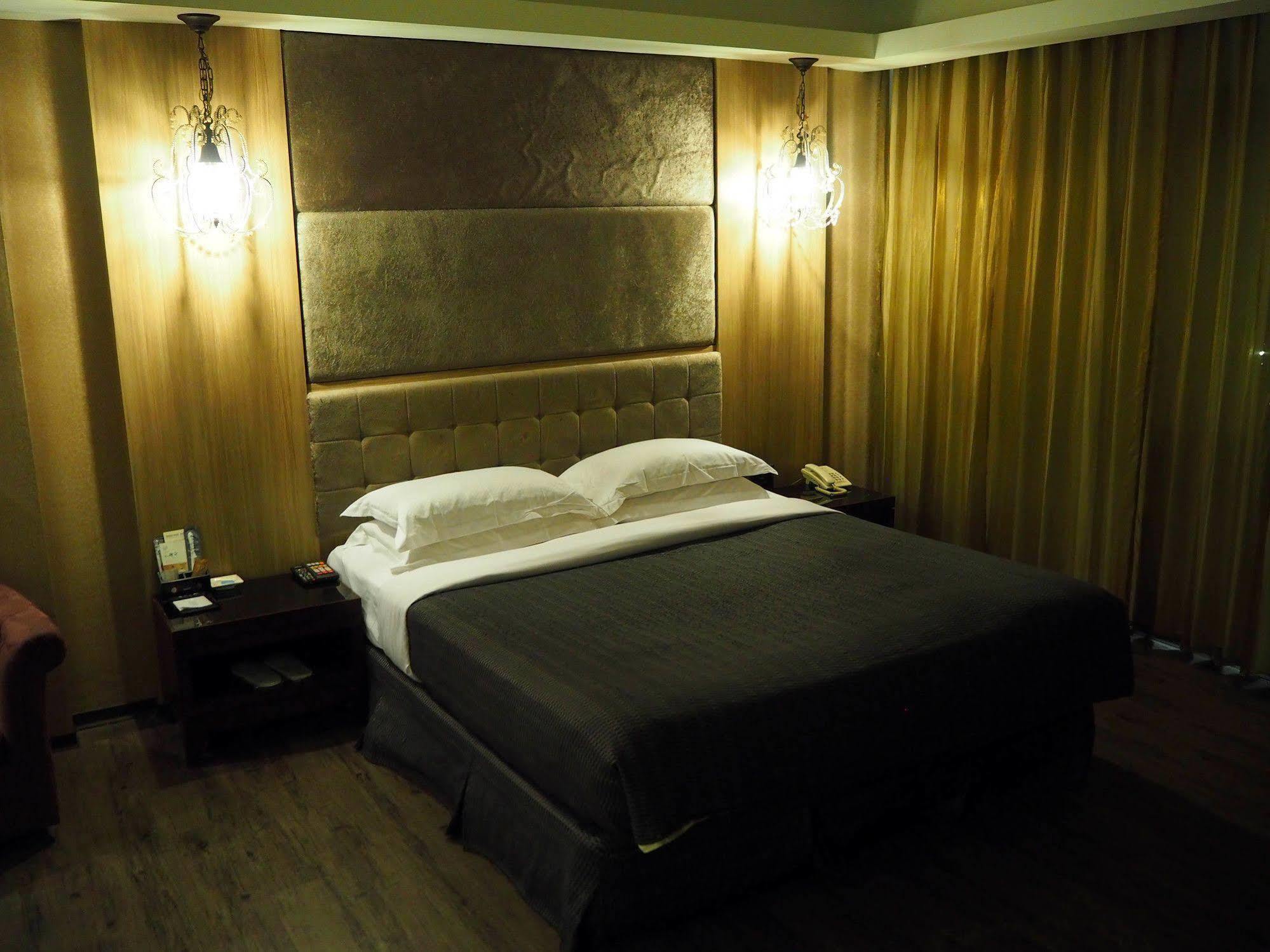 The Riverside Hotel & Motel Гаосюн Экстерьер фото