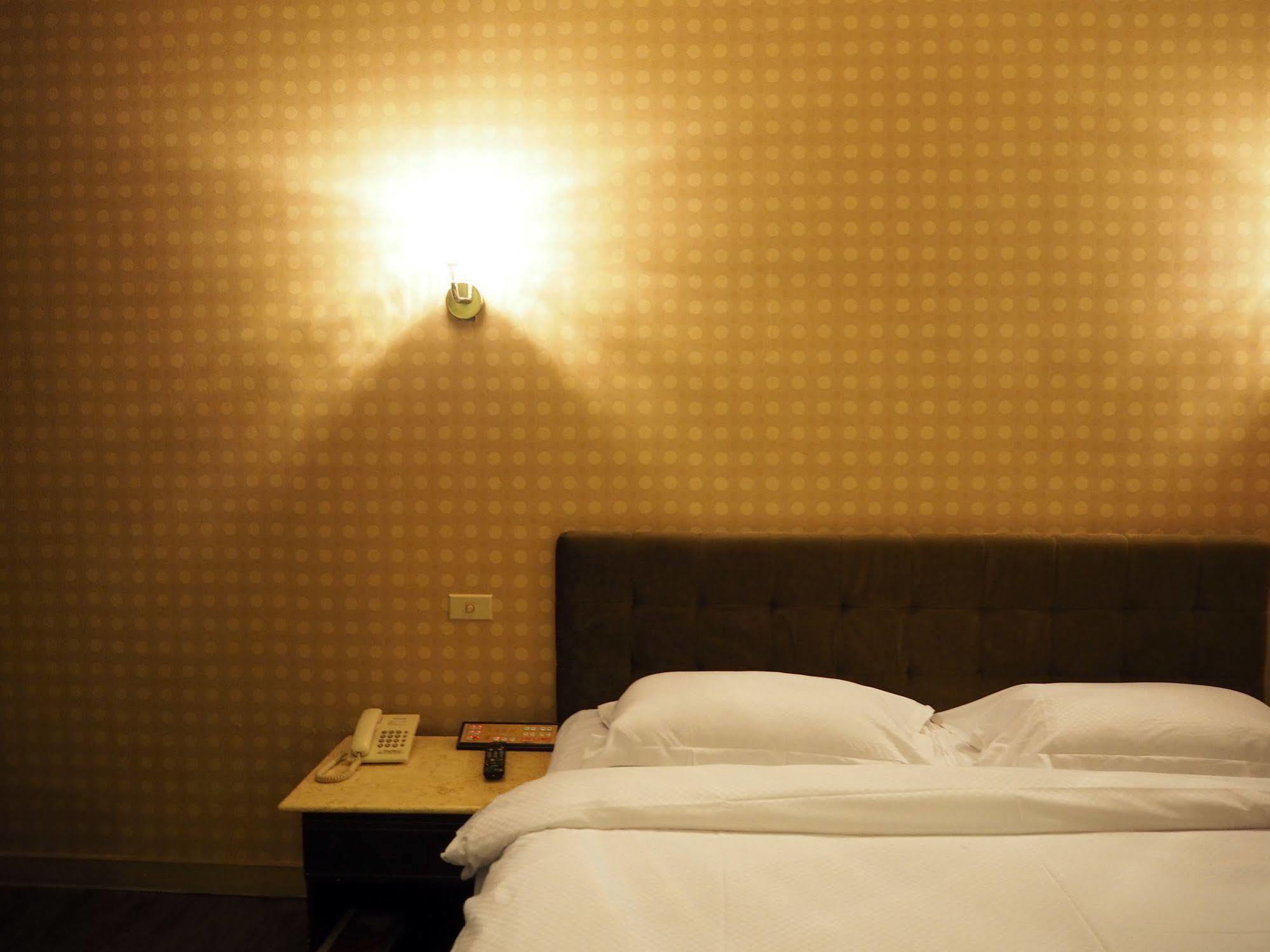 The Riverside Hotel & Motel Гаосюн Экстерьер фото