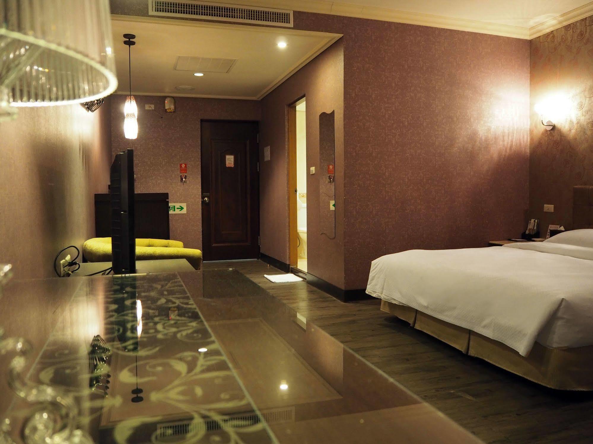 The Riverside Hotel & Motel Гаосюн Экстерьер фото